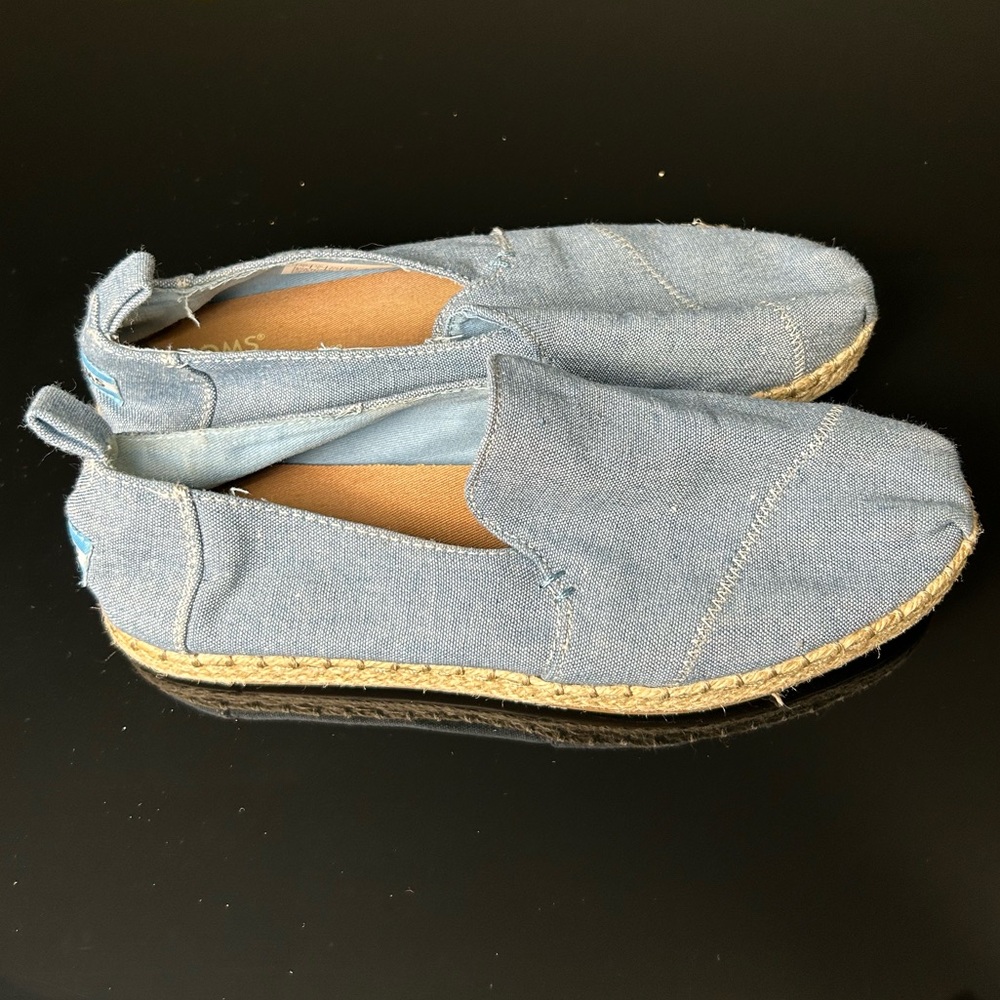 TOMS Blue Chambray Slip Ons Espadrilles NWOT
